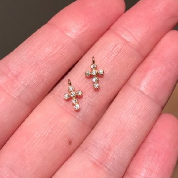 ✨✨Extra Tiny Cross Necklace✨✨ - Picture 2 of 4